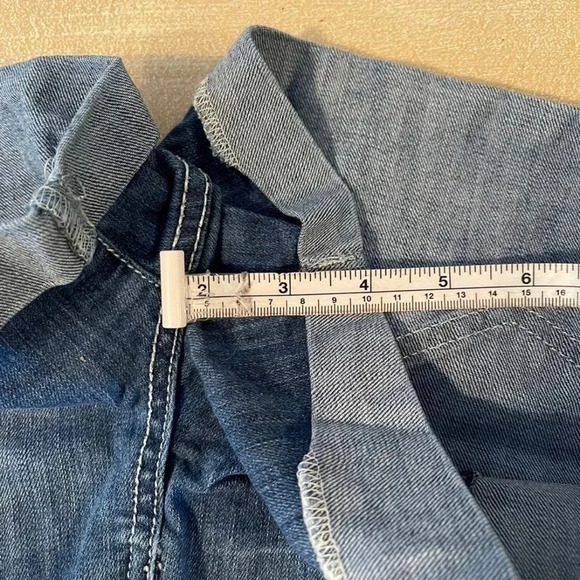 ARIZONA distressed denim shorts with rolled cuffs. 
Size:9 - Picture 7 of 10